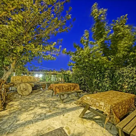 Maron Stone House Estalagem